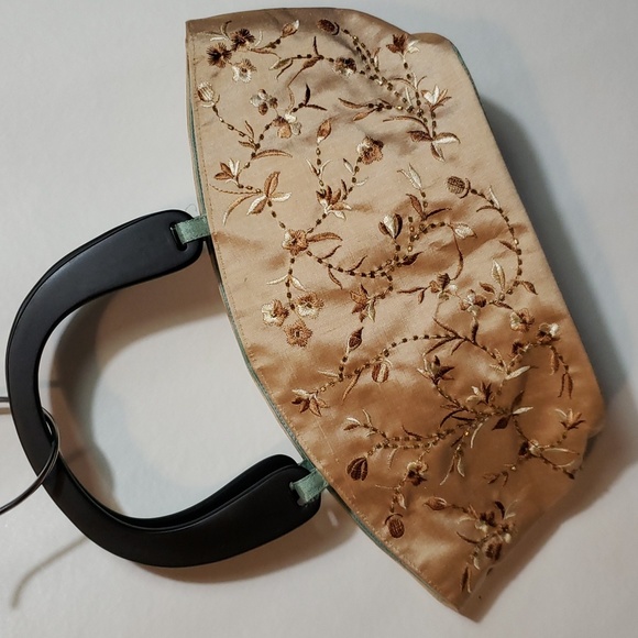 ** 3/$25 **Embroidered Beaded Handbag with Faux Wood Handles Very Nice Condition - Picture 4 of 13